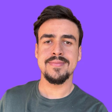 Foto profissional de Vitor Hugo Luz, engenheiro mecânico e fundador da Loogipro, especialista em estruturas metálicas.